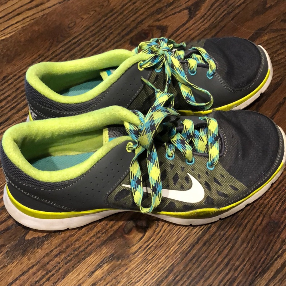 Nike tennis shoes